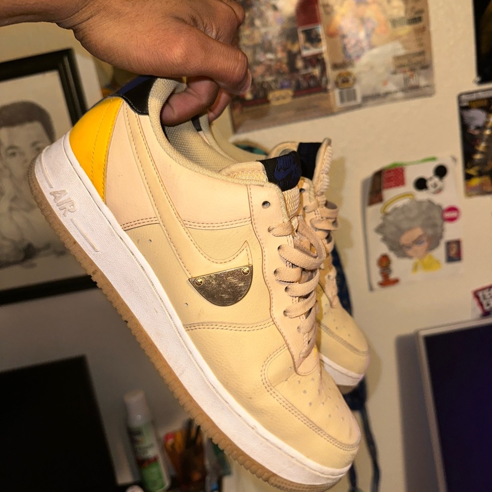 Shoes - Picture 1 of 8